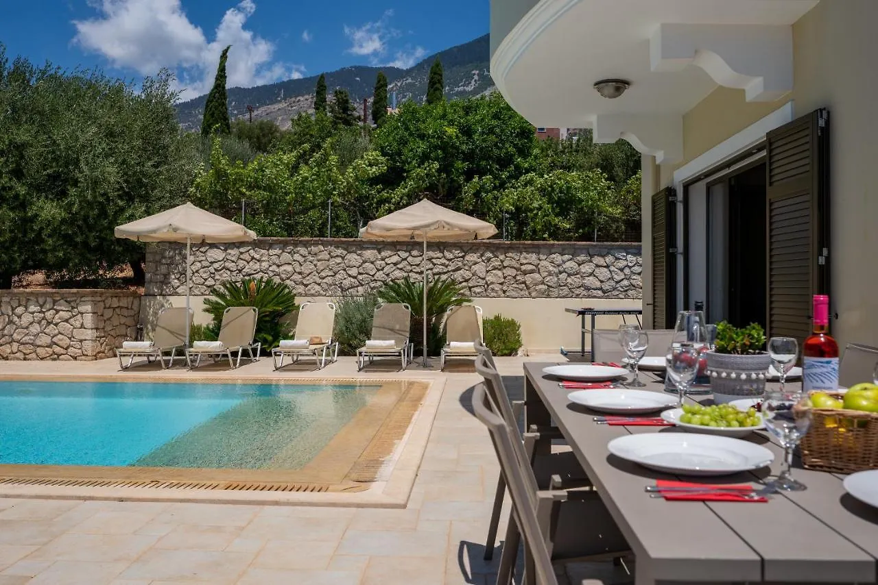 Villa Latos Lourdata  Greece